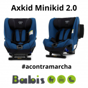 Silla a contramarcha Axkid Minikid 2  y bebé seguro en el coche.